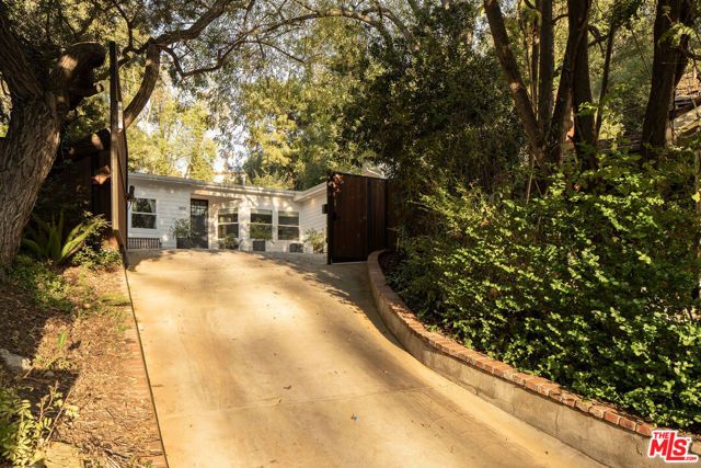 11202 Canton Drive, Studio City (los Angeles), CA 91604