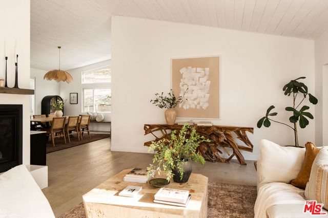 11202 Canton Drive, Studio City (los Angeles), CA 91604