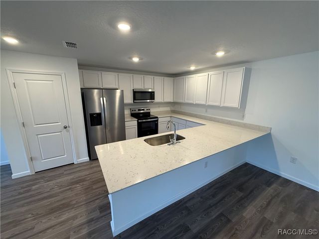 7936 N Golfview Drive, Citrus Springs, FL 34434