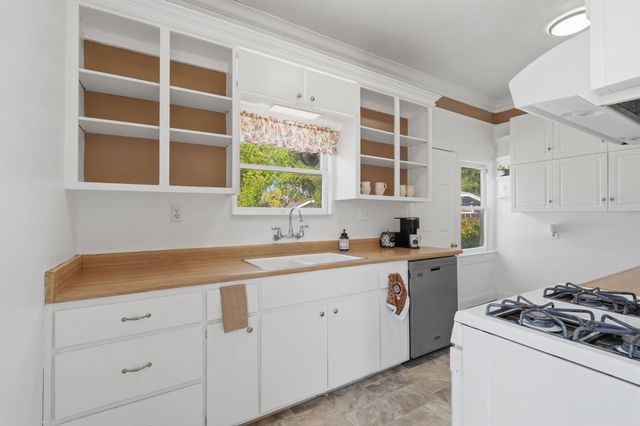 1353 N Wilson Avenue, Fresno, CA 93728