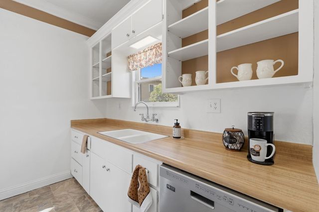 1353 N Wilson Avenue, Fresno, CA 93728