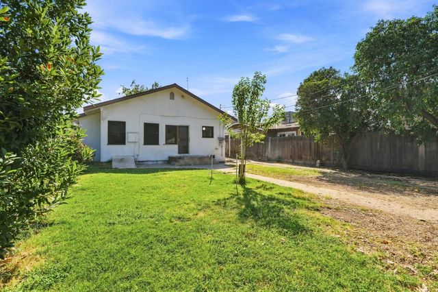 1353 N Wilson Avenue, Fresno, CA 93728
