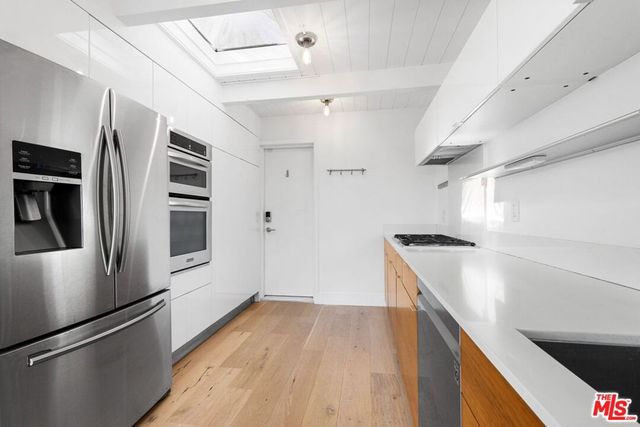 2226 Ronda Vista Drive, Los Angeles, CA 90027