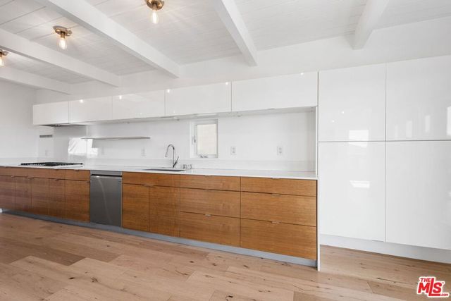 2226 Ronda Vista Drive, Los Angeles, CA 90027