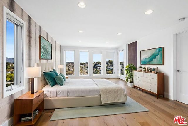 2226 Ronda Vista Drive, Los Angeles, CA 90027