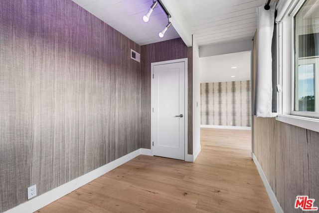 2226 Ronda Vista Drive, Los Angeles, CA 90027