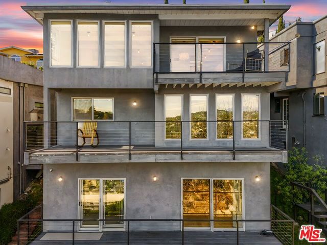 2226 Ronda Vista Drive, Los Angeles, CA 90027