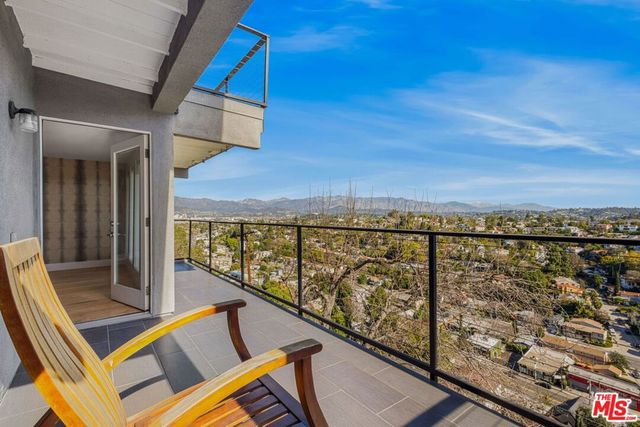 2226 Ronda Vista Drive, Los Angeles, CA 90027