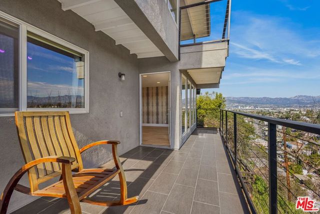 2226 Ronda Vista Drive, Los Angeles, CA 90027