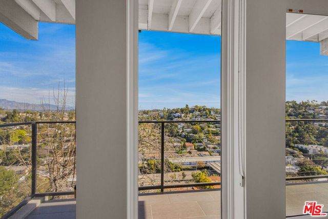 2226 Ronda Vista Drive, Los Angeles, CA 90027