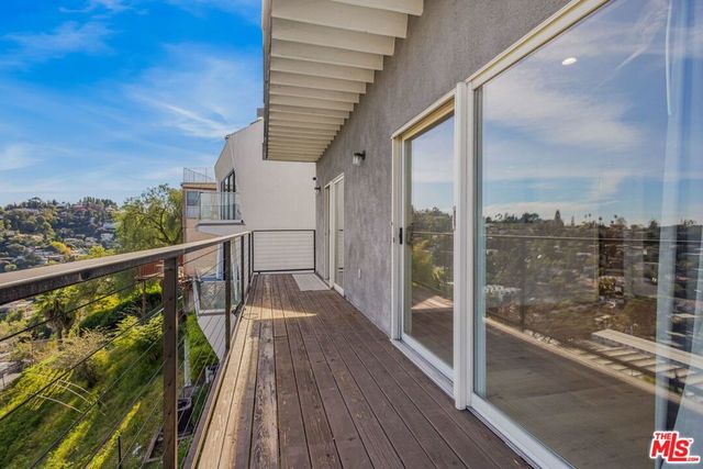 2226 Ronda Vista Drive, Los Angeles, CA 90027