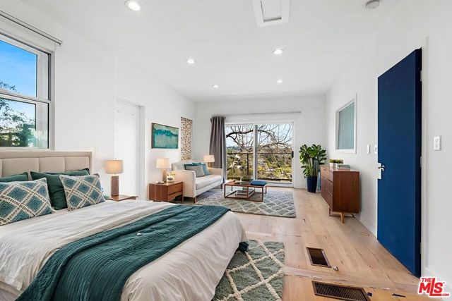 2226 Ronda Vista Drive, Los Angeles, CA 90027