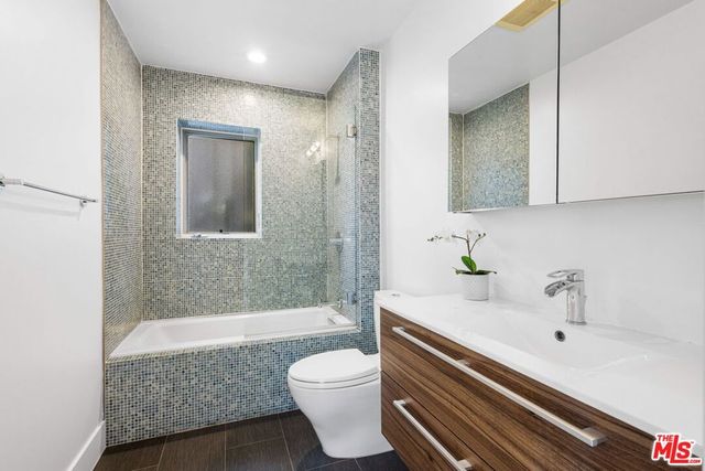 2226 Ronda Vista Drive, Los Angeles, CA 90027