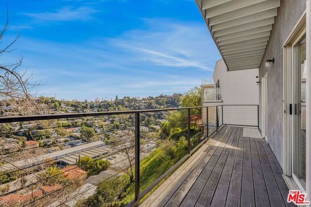 2226 Ronda Vista Drive, Los Angeles, CA 90027