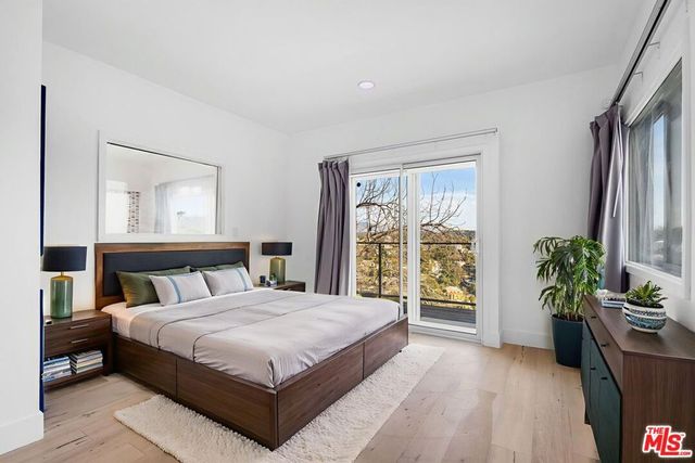 2226 Ronda Vista Drive, Los Angeles, CA 90027