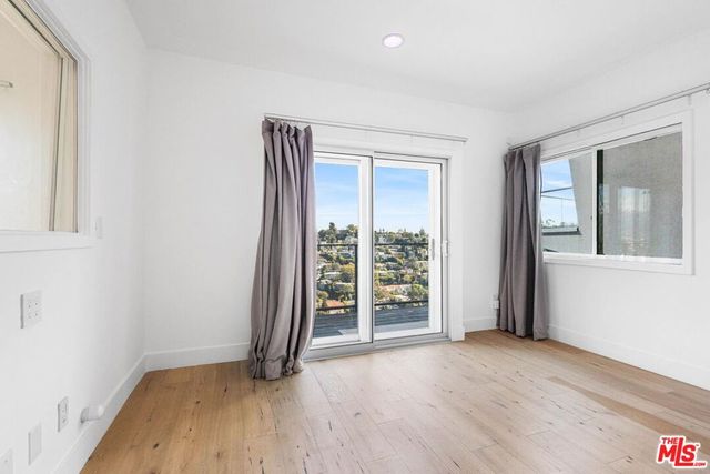 2226 Ronda Vista Drive, Los Angeles, CA 90027