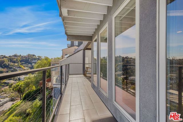 2226 Ronda Vista Drive, Los Angeles, CA 90027