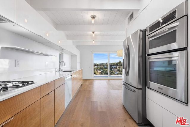 2226 Ronda Vista Drive, Los Angeles, CA 90027