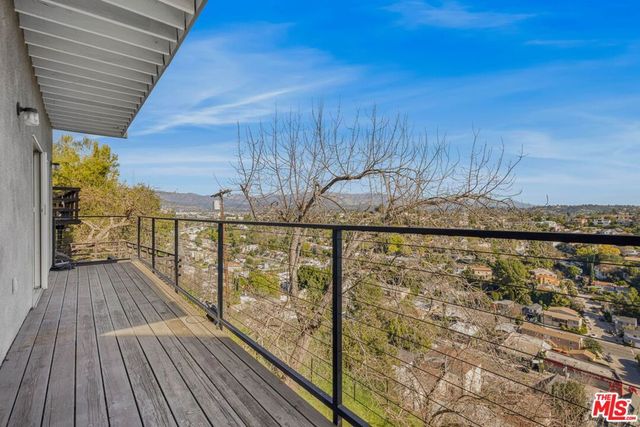 2226 Ronda Vista Drive, Los Angeles, CA 90027