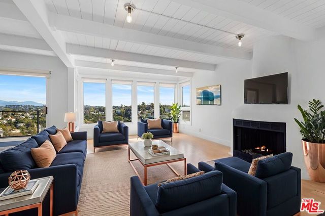 2226 Ronda Vista Drive, Los Angeles, CA 90027