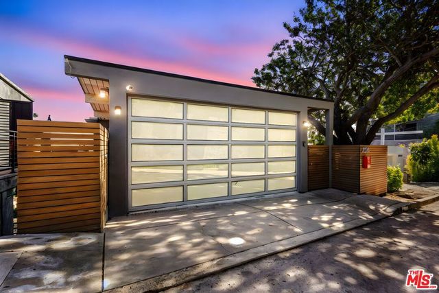 2226 Ronda Vista Drive, Los Angeles, CA 90027