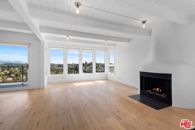 2226 Ronda Vista Drive, Los Angeles, CA 90027