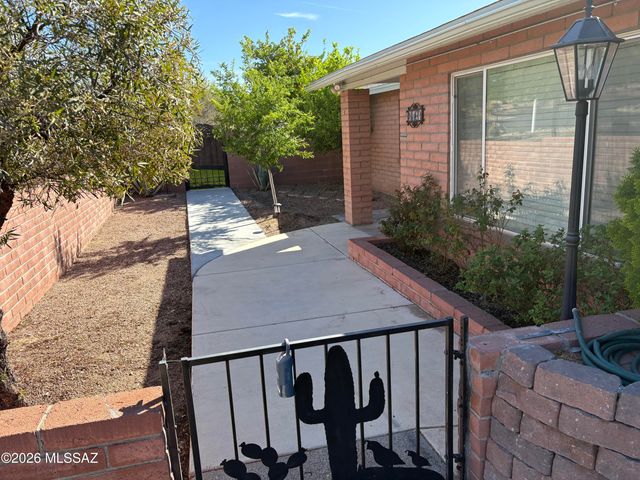 1661 W Cascabella Drive, Tucson, AZ 85737