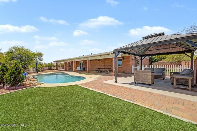 1661 W Cascabella Drive, Tucson, AZ 85737