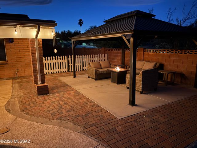 1661 W Cascabella Drive, Tucson, AZ 85737