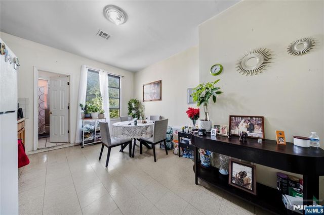 328 32nd Street, Union City, NJ 07087