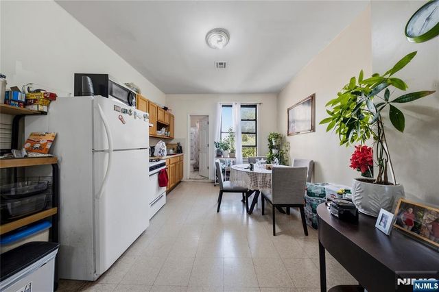 328 32nd Street, Union City, NJ 07087