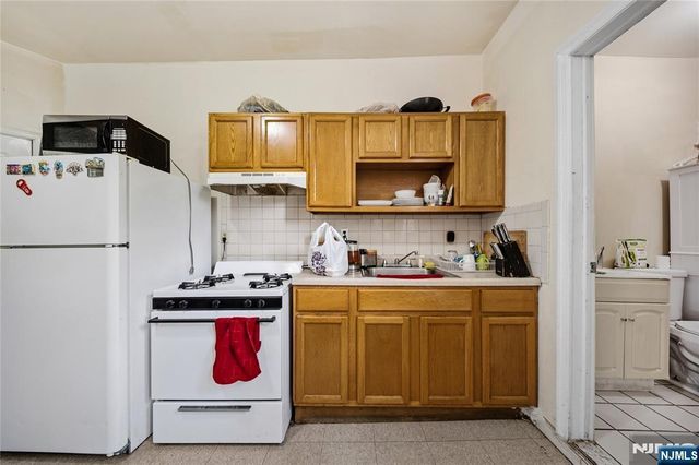 328 32nd Street, Union City, NJ 07087