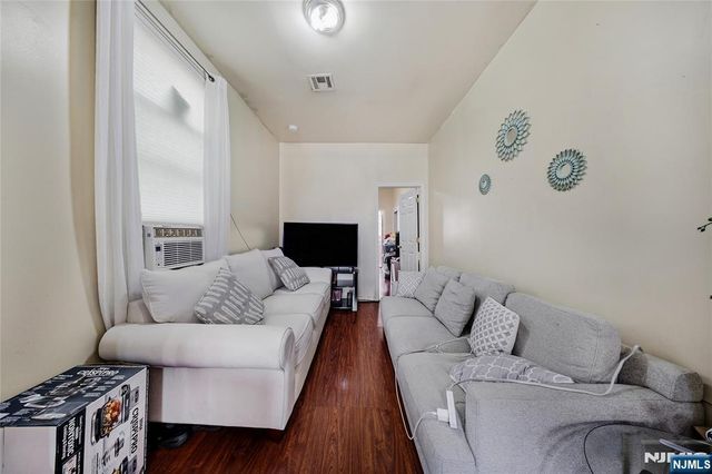 328 32nd Street, Union City, NJ 07087