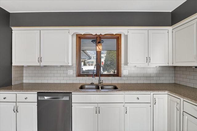 5103 Brookview Road, Rockford, IL 61107