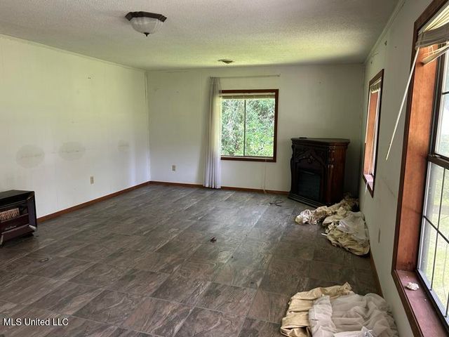 8117 Ms-613, Moss Point, MS 39562