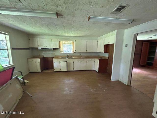 8117 Ms-613, Moss Point, MS 39562