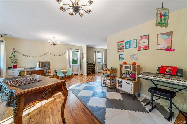 70 Manor Drive A, Great Neck, NY 11020