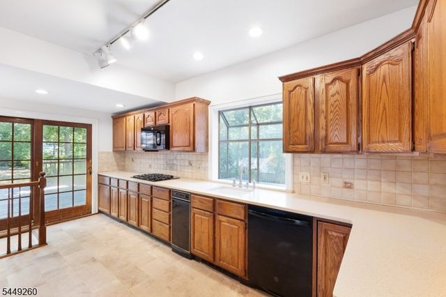 57 Pine St, Millburn Twp., NJ 07041