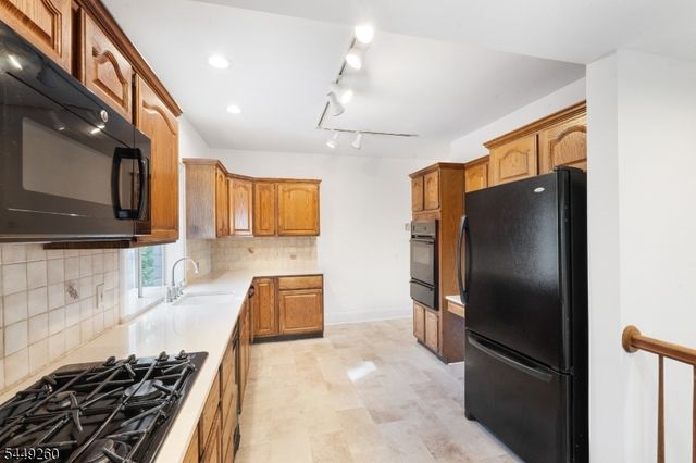 57 Pine St, Millburn Twp., NJ 07041