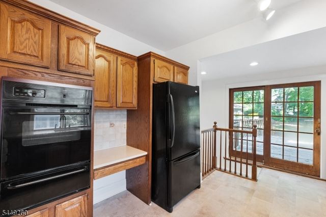 57 Pine St, Millburn Twp., NJ 07041