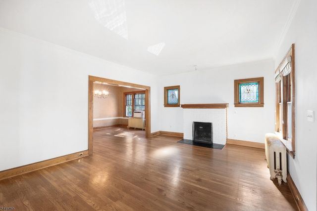 57 Pine St, Millburn Twp., NJ 07041