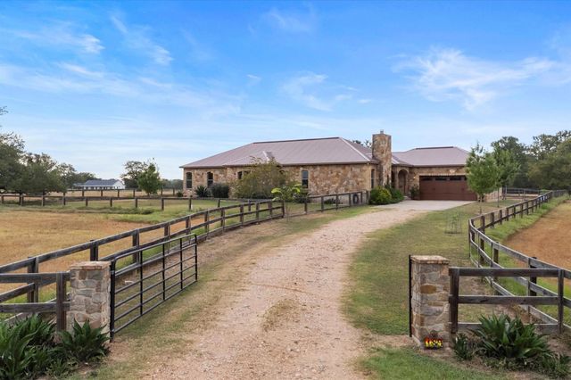 189 Sandy Creek Ranch DR, Smithville, TX 78957