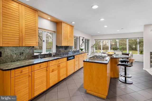 24 INDIAN RUN RD, Princeton Junction, NJ 08550