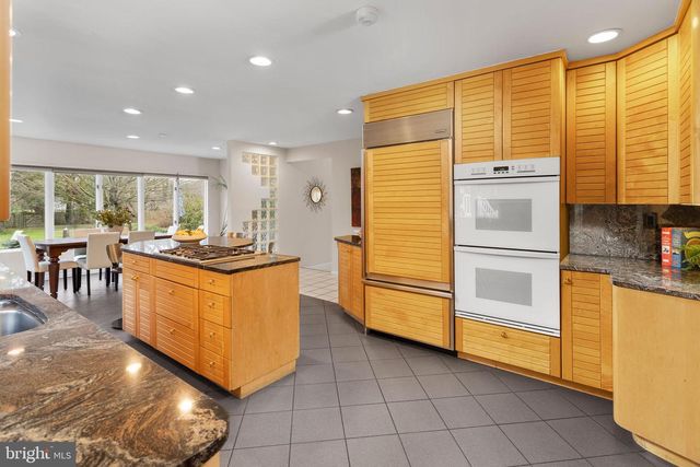 24 INDIAN RUN RD, Princeton Junction, NJ 08550