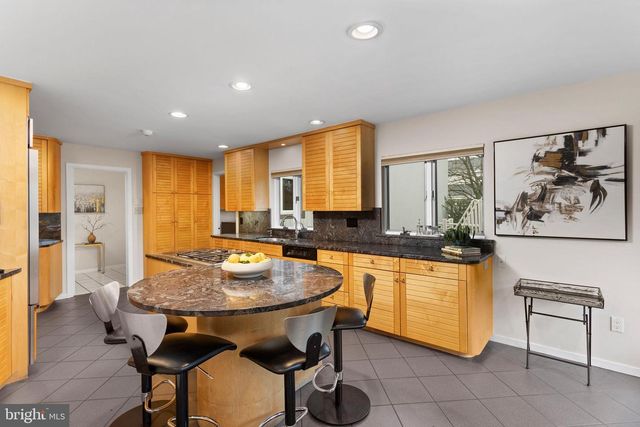 24 INDIAN RUN RD, Princeton Junction, NJ 08550