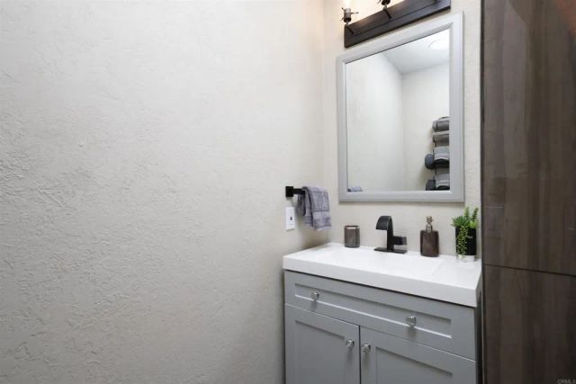 40176 Esterly Ln, Big Bear Lake, CA 92315
