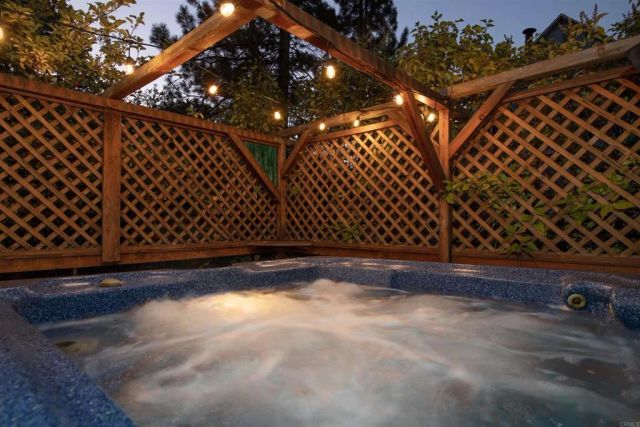 40176 Esterly Ln, Big Bear Lake, CA 92315