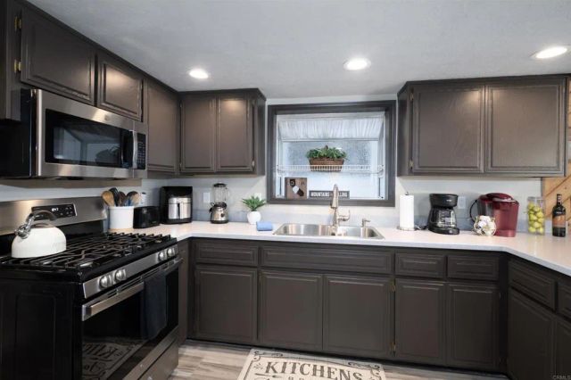 40176 Esterly Ln, Big Bear Lake, CA 92315