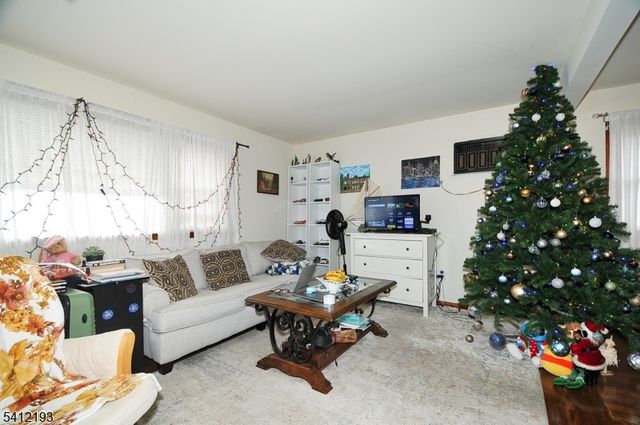 300 Kennedy Dr, Linden City, NJ 07036