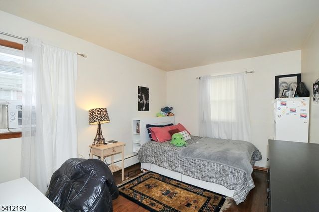 300 Kennedy Dr, Linden City, NJ 07036